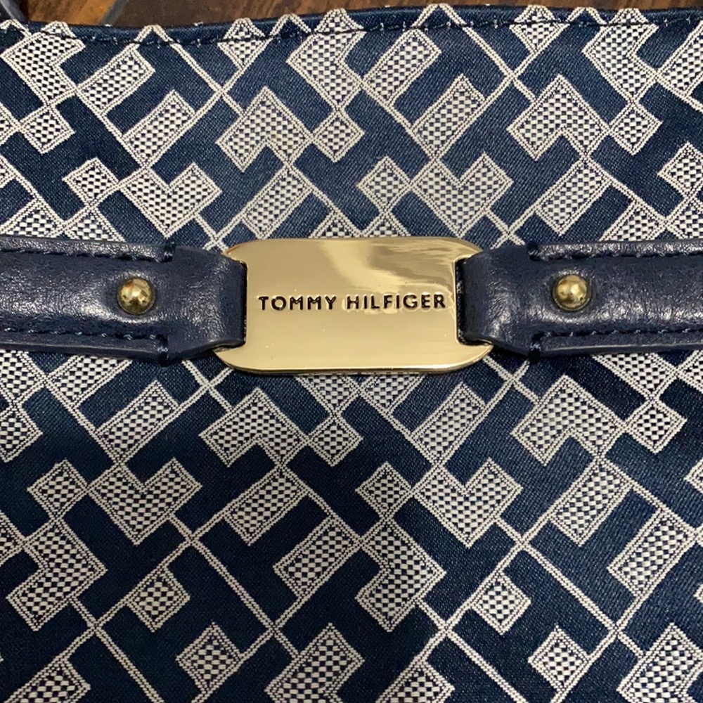 Tommy Hilfiger blue logo purse - Picture 8 of 11